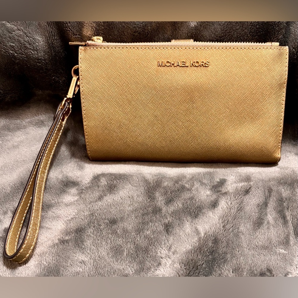 💛 Michael Kors Jet Set Travel Smartphone Wallet in Pale Gold
